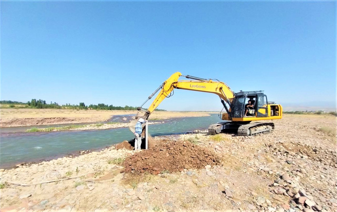 O‘zan tozalash ishlari olib borilayotgan uchastkalarda chegara hududini belgilovchi ustun qoziqlar qayta o‘rnatildi