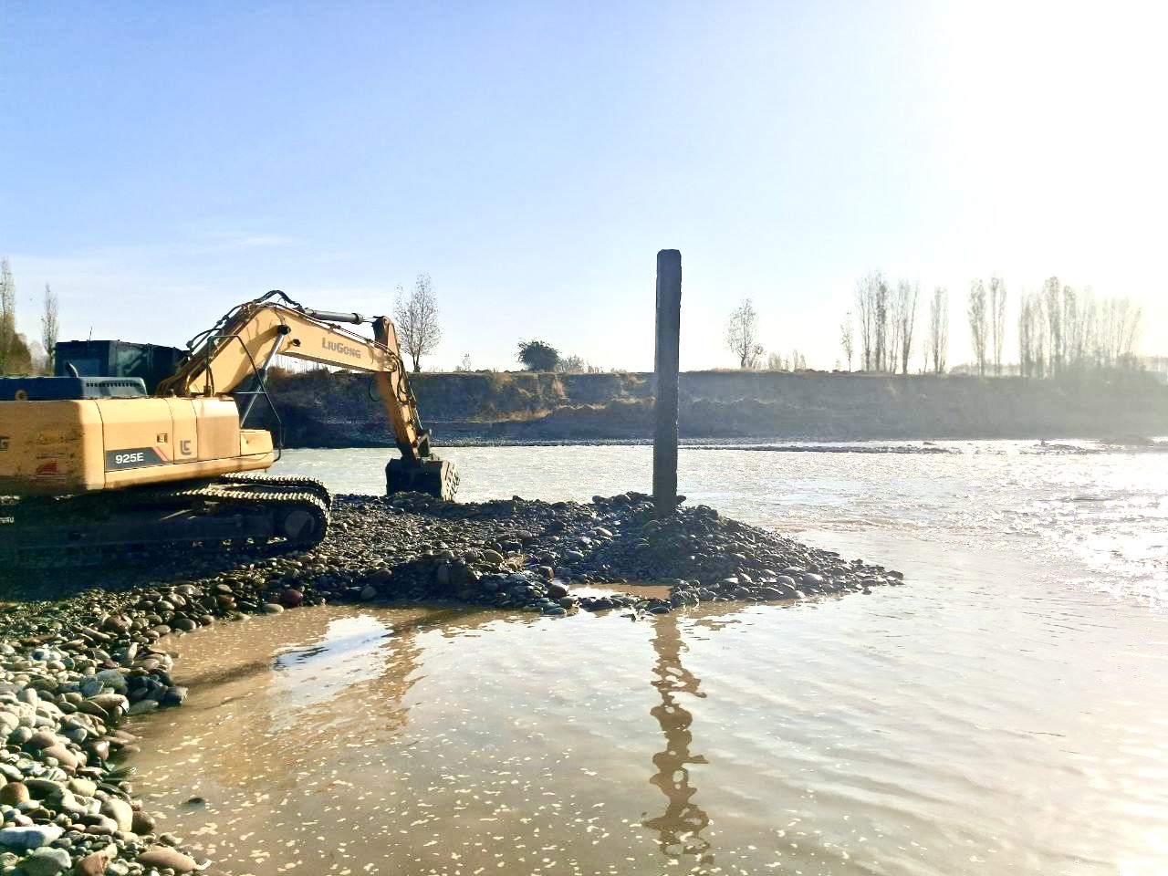 Uchastkalarda jabrlangan beton qoziqlar qayta o‘rnatildi